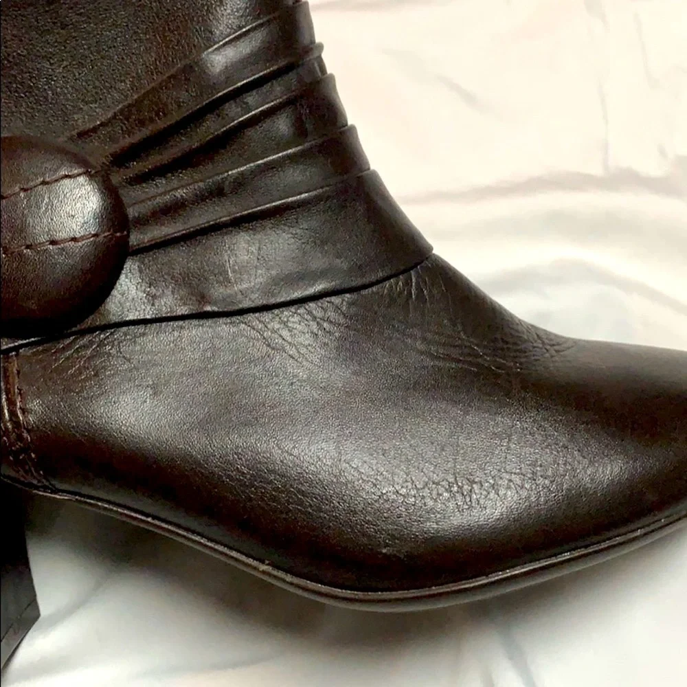 Strictly Comfort Camilla Brown Booties - size 7